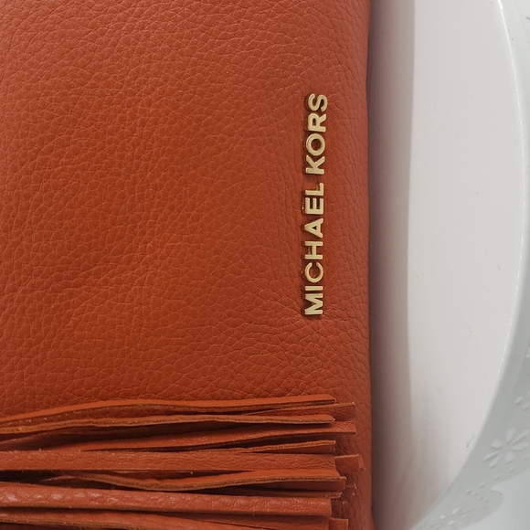 Michael Kors Orange Leather Crossbody bag with strap & tassle. - Picture 3 of 13